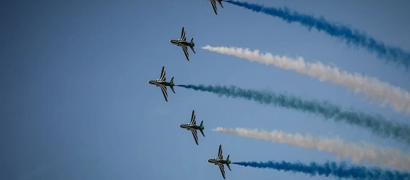 Athens Flying Week: «Έκλεψαν» τα βλέμματα το γαλλικό Rafale, η ομάδα «Ζευς» & το ελληνικό Spitfire (φώτο)